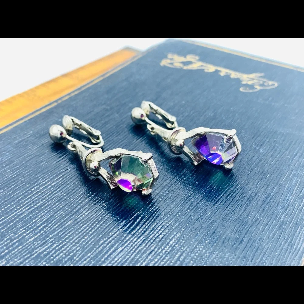Sarah Coventry raised crystal prism 2 tone clip on dangles gorgeous!